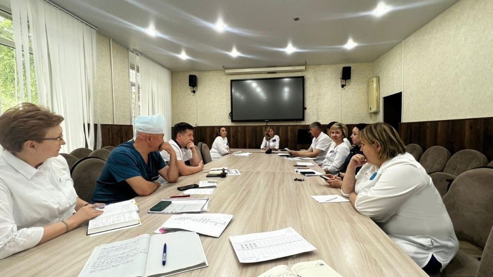 В понедельник прошло еженедельное оперативное совещание у главного врача